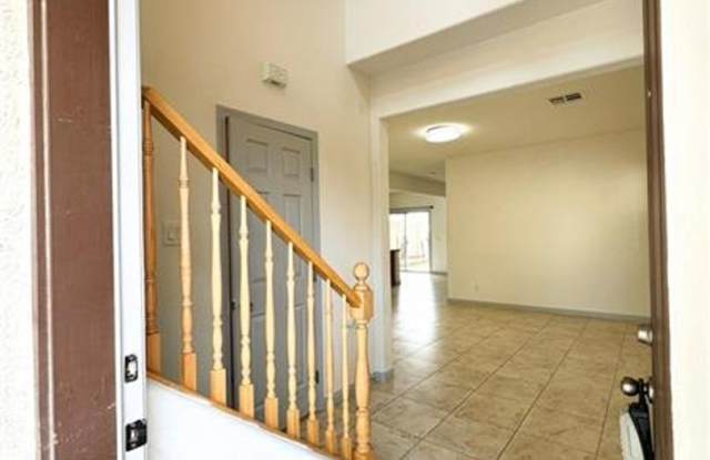 9’ Vaulted Ceiling Home in Culd-De-Sac location of Southern Highland Gallery 4