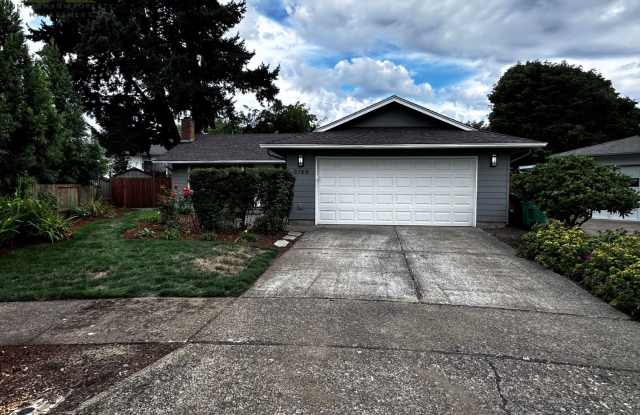 Charming 3-bedroom 2 bath home in Eugene photos photos