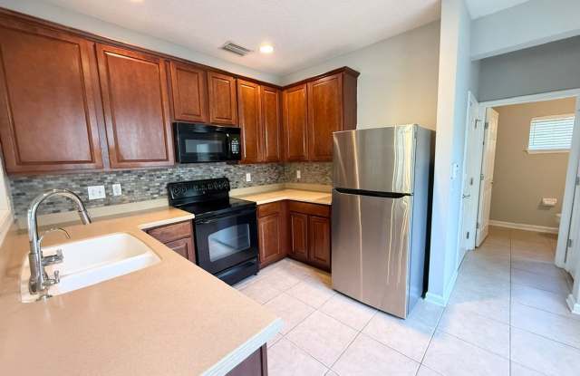 Beautiful End-Unit Townhome for Rent in Wolf Creek! photos photos