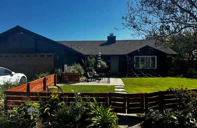 Updated Single Story Home in Woodside Green Gallery 3