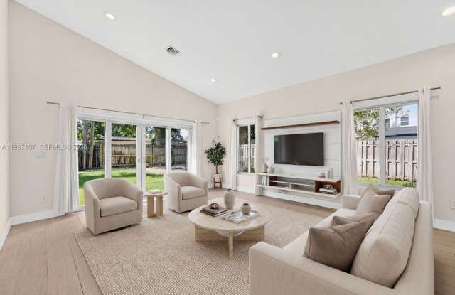 1126 NE 16th Ct photos photos