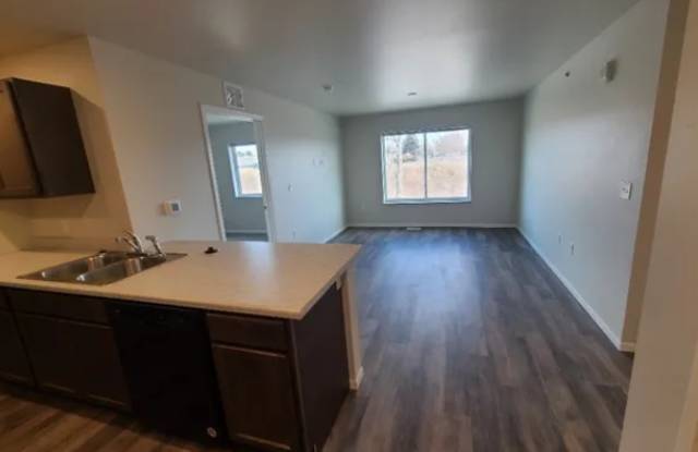1075 East Anamosa Street photos photos