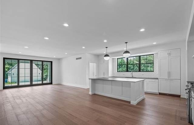 887 REDDING Road Gallery 2