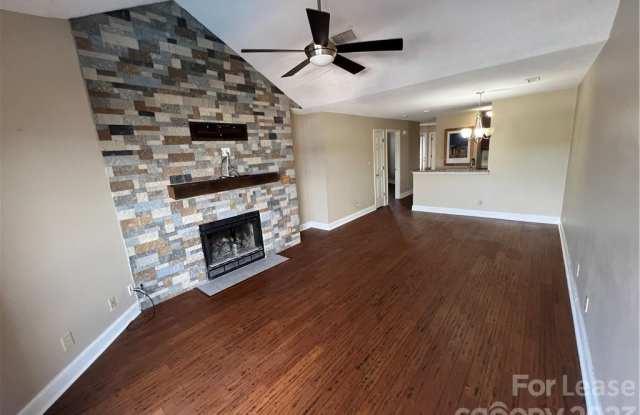 18743 Vineyard Point Lane Gallery 2