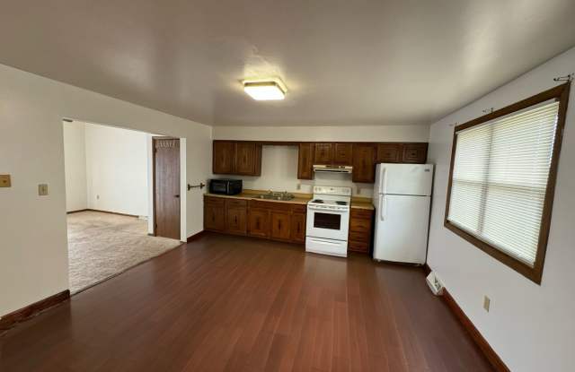 2 Bedroom, 1.5 Bathroom Duplex in Mt. Oliver - 416 Walnut Street, Mount Oliver, PA 15210