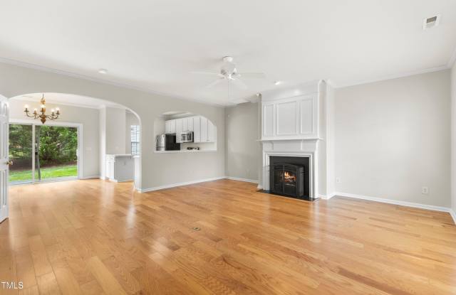 413 Walnut Woods Drive Gallery 4