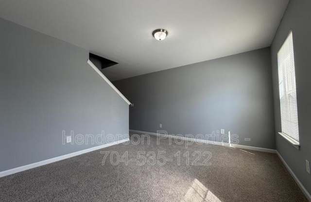 9025 Sharpes Cir Gallery 4