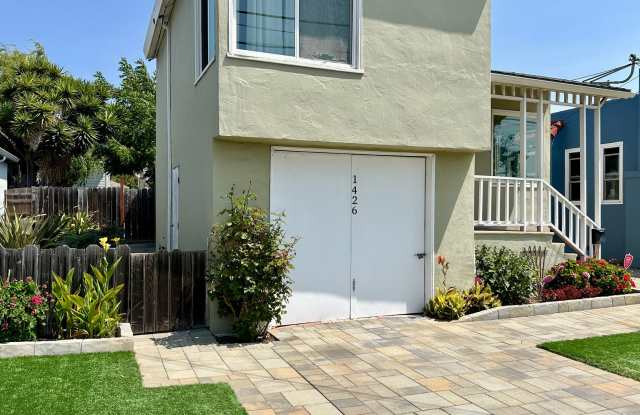 Large  Sunny House  Backyard in a Tranquill Neighborhood of El Cerrito - 1426 Liberty Street, El Cerrito, CA 94530
