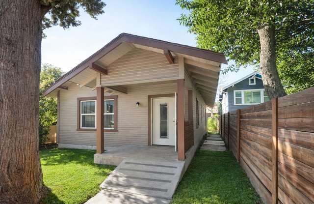 Cute One Bedroom Detached Unit photos photos