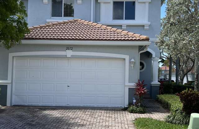 2072 Oakhurst Way photos photos