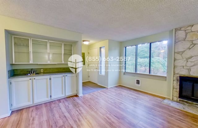 1035 156th Avenue North East 30 - 1035 156th Avenue Northeast, Bellevue, WA 98007
