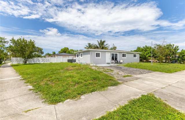 1870 SW 42nd Ter Gallery 4