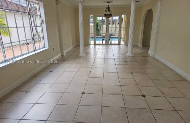 19403 NW 82nd Pl Gallery 3