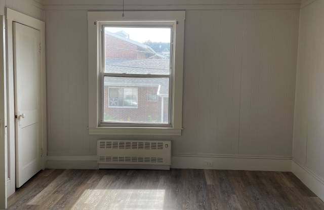 5-4 Clifford Avenue Gallery 4