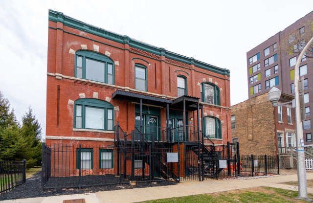 4326 S CALUMET Avenue photos photos