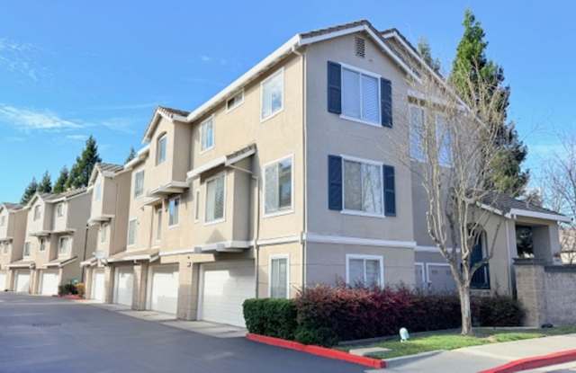 Beautiful 3BD/2.5BA, Multi-Level Townhome in the Shadowhawk Community in Danville- Available NOW! photos photos