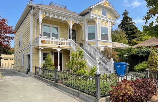 $2,400 / 2 BR - Beautifully Updated Home in Desirable Alameda Neighborhood photos photos