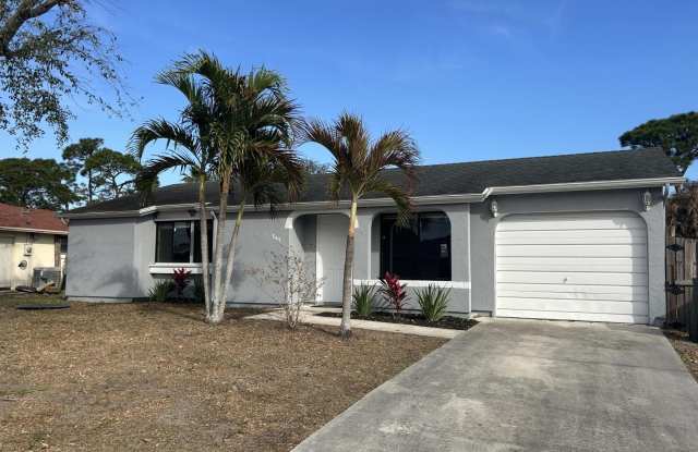 565 SE Thornhill Drive photos photos