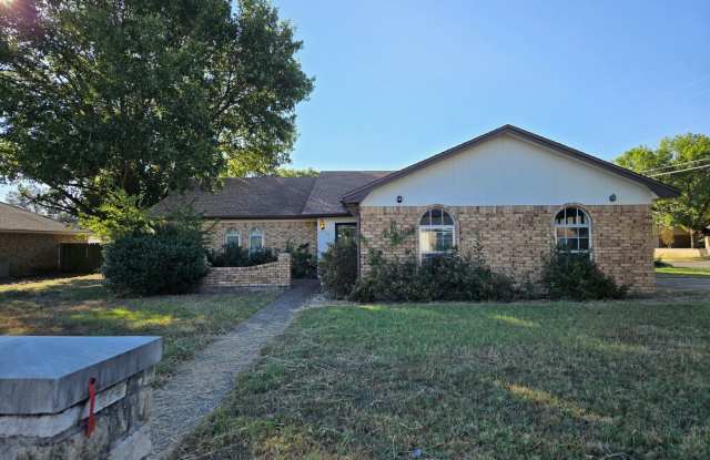 3/2 Hewitt Home - 112 Lindenwood North, Hewitt, TX 76643