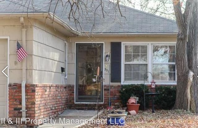 901 E Sheridan St - 901 East Sheridan Street, Olathe, KS 66061