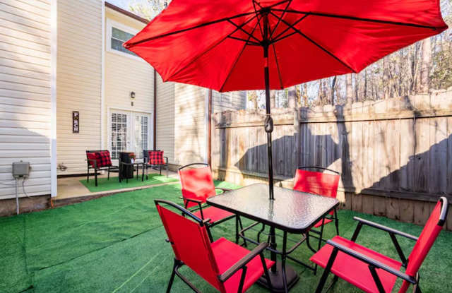 Room in 2 Bedroom Home at Baker Ct photos photos