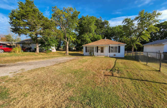 2 Bedroom home in Tecumseh - 617 West Maple Street, Tecumseh, OK 74873