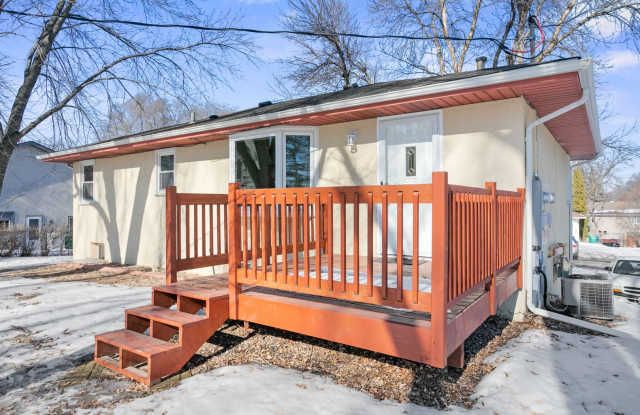 Beautiful 3bd upper duplex on large lot in Maple Grove avail March 01 photos photos