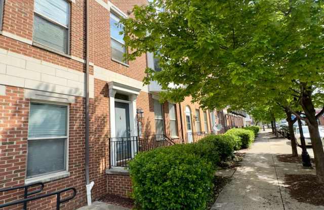 Modern 3-Bedroom Townhome with Stylish Features in Baltimore - 904 East Lombard Street, Baltimore, MD 21202