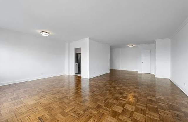 210 E 68th St Gallery 4
