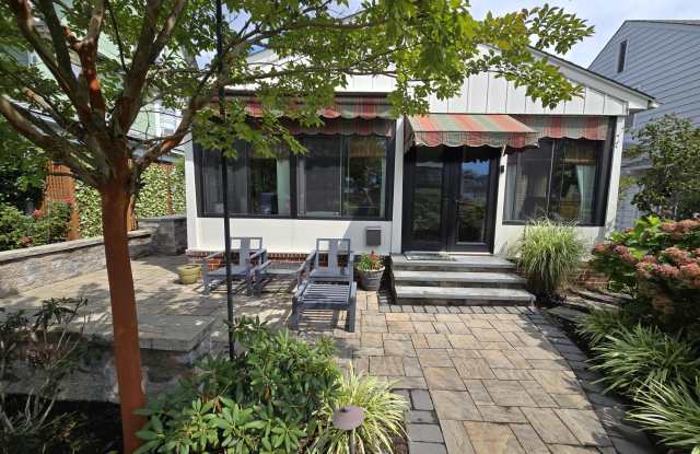 216 5th Avenue Gallery 2