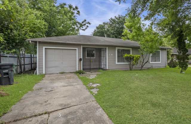 5851 Southtown St - 5851 Southtown Street, Houston, TX 77033