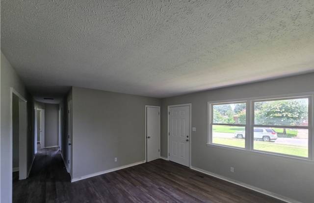 Move In Ready~3 Bedroom, 1.5 Bath Updated Single Family Home Gallery 4
