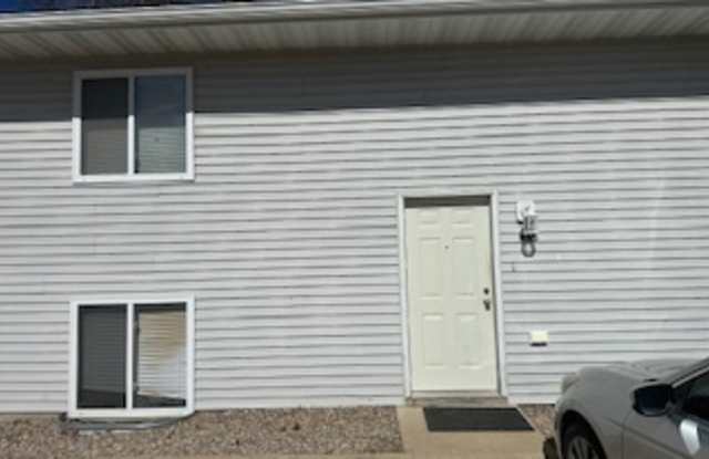 445 Cottage Avenue - 1 - 445 Cottage Avenue, Vermillion, SD 57069