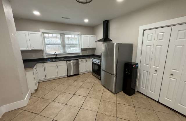 402 W Mobile St photos photos