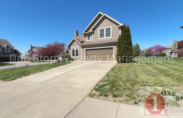 5 Bedroom, 3 Bathroom California Split Style Home in the Hills of Montclair in North Kansas City, Missouri - 9716 North Elm Avenue, Kansas City, MO 64157 5 Bedroom, 3 Bathroom California Split Style Home in the Hills of Montclair in North Kansas City, Missouri - 9716 North Elm Avenue, Kansas City, MO 64157