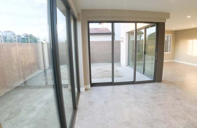 125 Della Gallery 4