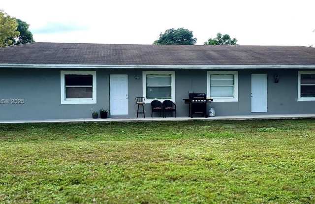 1801-1803 SW 44th Ter - 1801-1803 Southwest 44th Terrace, Broadview Park, FL 33317