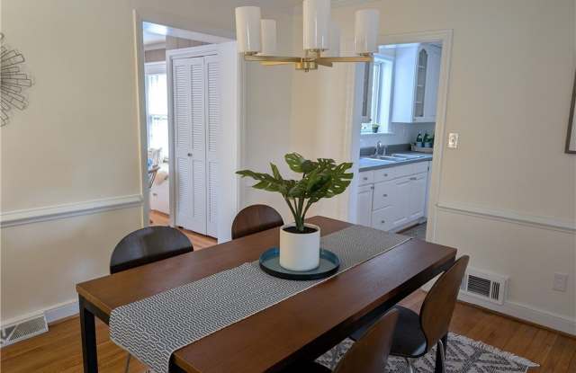 4708 Bromley Lane Gallery 4