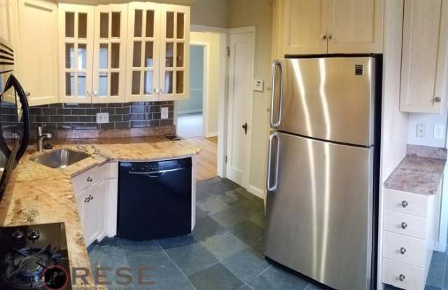 1543 Roosevelt Avenue South Gallery 2