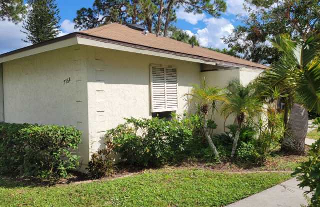 Annual unfurnished nicely renovated 2/2 villa near the Ringling Museum photos photos