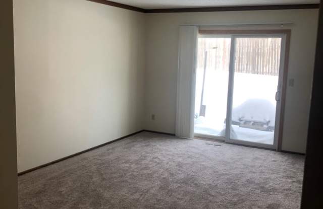 Three Bedroom Townhome in NW Rochester MN Neighborhood - 939 40th Street Northwest, Rochester, MN 55901