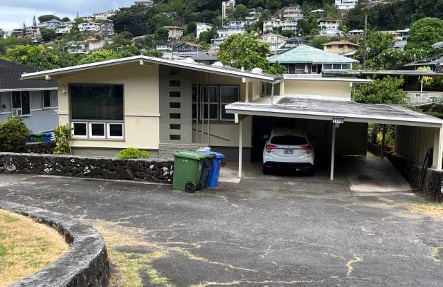 3/1 with 2 car carport in Pauoa Valley photos photos
