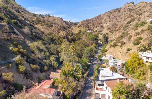 1807 Nichols Canyon Road Gallery 3