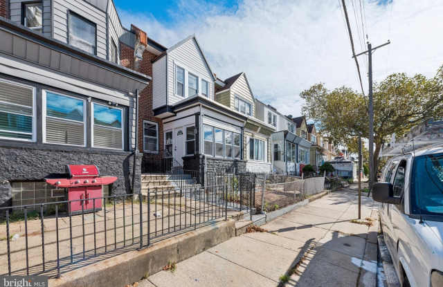 5743 N 12TH Street photos photos