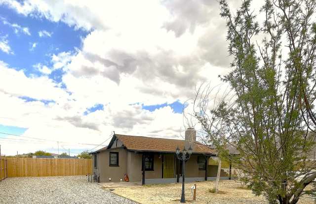 Newly Renovated 2 Bedroom 1 Bathroom Home photos photos