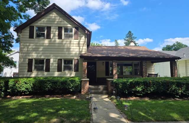 3 bedroom in downtown Lake Geneva photos photos