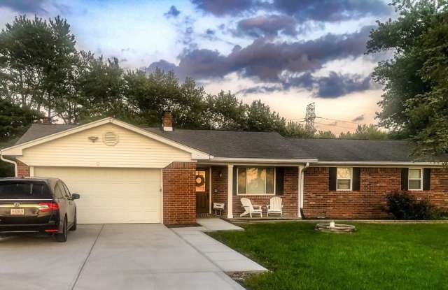 Charming 3BR House on 4 Acres of Land - 20 Minutes from Downtown photos photos