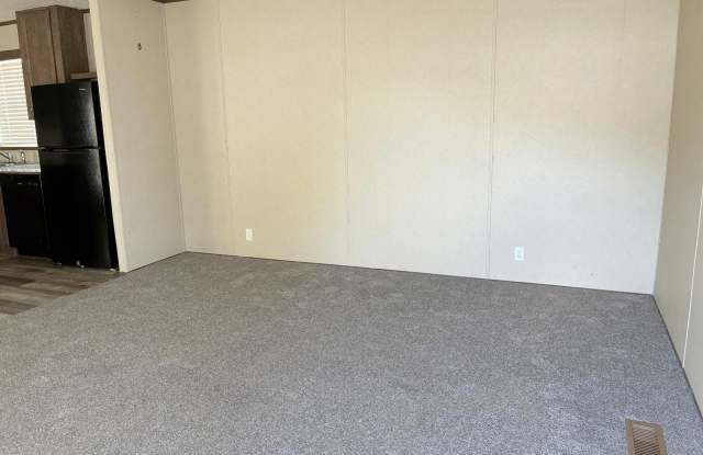 1725 W Golden Circle Gallery 2