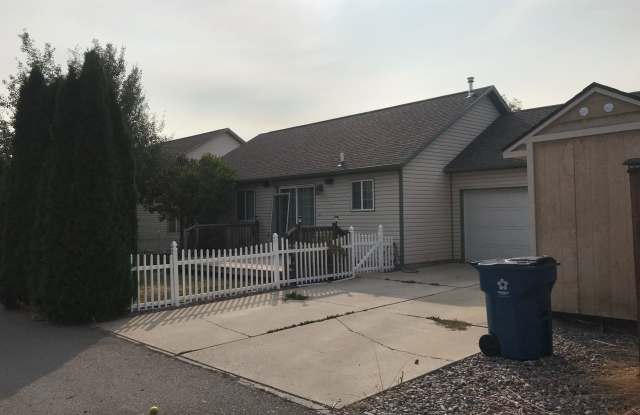 Beautiful 3 bedroom 2 bath home in Pleasantville. Hellgate district - 2722 Mary Jane Boulevard, Missoula, MT 59808