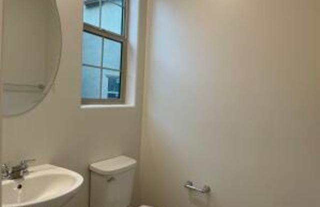 Beautiful 4Bdm 2.5Ba Home, Centrally located! Gallery 3